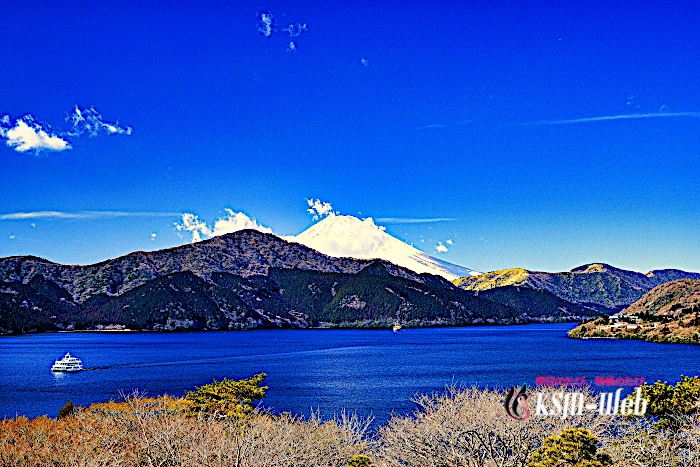 箱箱根芦ノ湖と富士山と芦ノ湖遊覧船