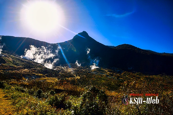 大涌谷の噴煙と冠ヶ岳