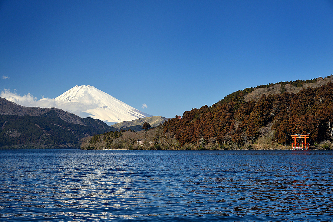 芦ノ湖と鳥居と富士山