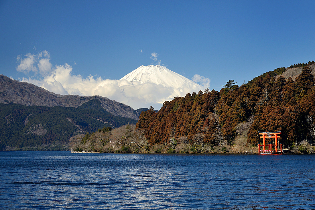 芦ノ湖と鳥居と富士山