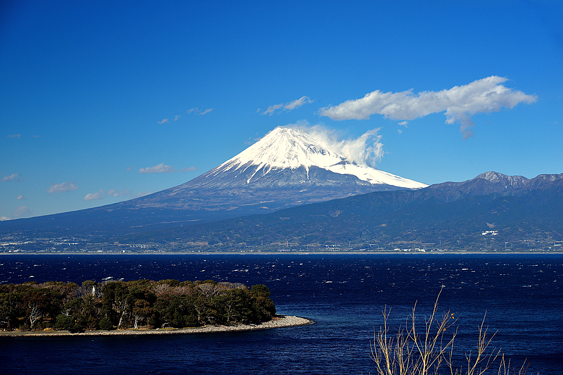 箱根芦ノ湖からの芦ノ湖遊覧船と富士山